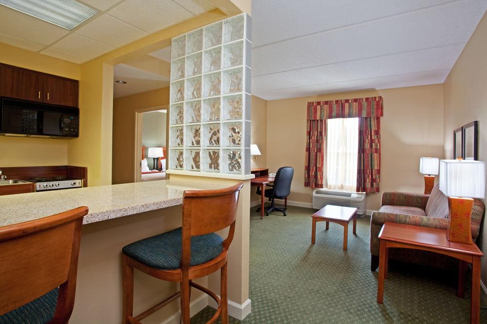 Holiday Inn Express Hotel & Suites Conover - Hickory Area By Ihg Zewnętrze zdjęcie