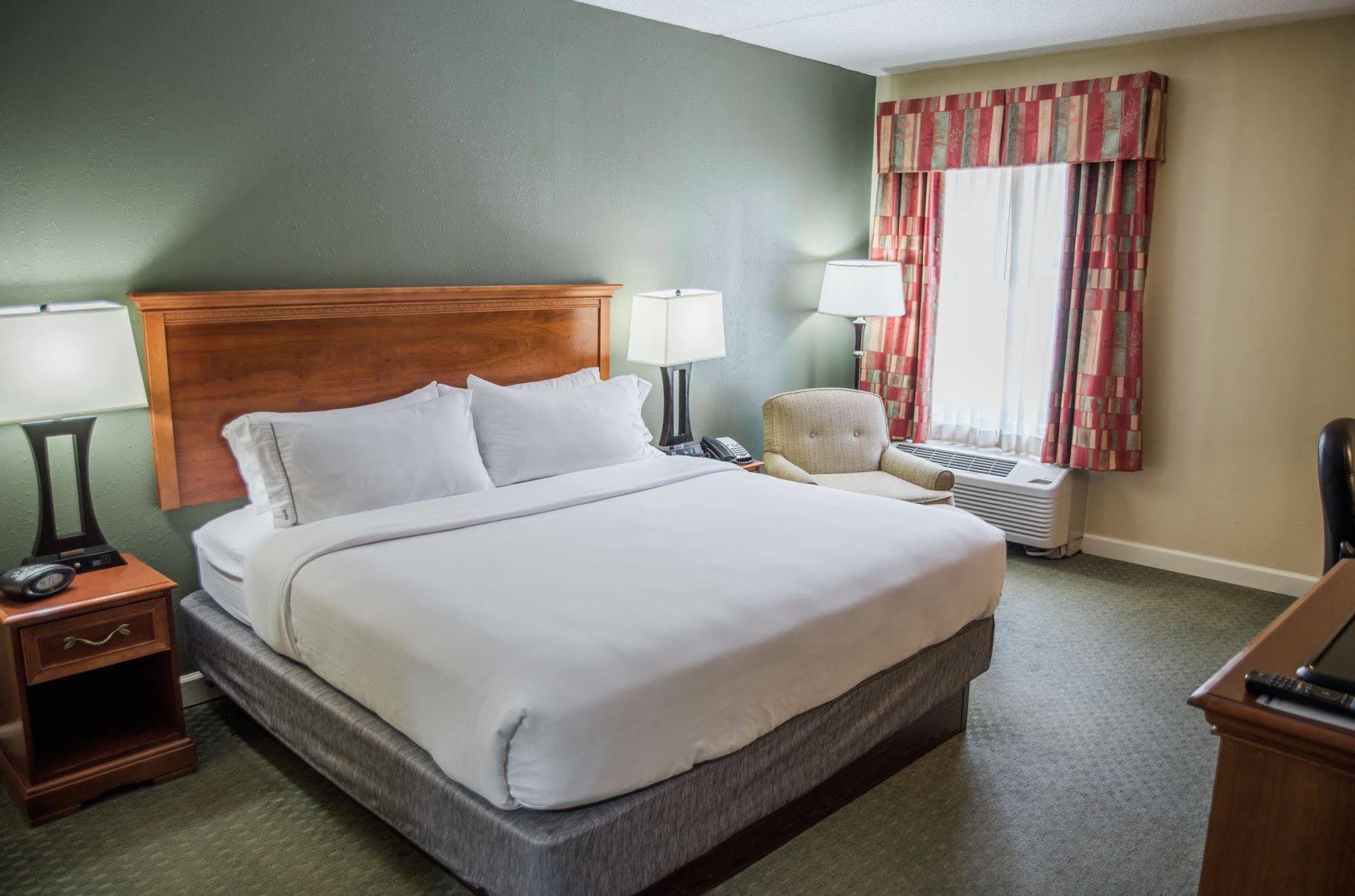 Holiday Inn Express Hotel & Suites Conover - Hickory Area By Ihg Zewnętrze zdjęcie